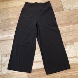 Lululemon wide leg crop pants size 8